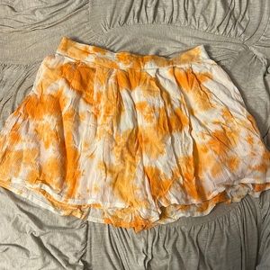 EARTHBOUND ORANGE TIE DYE SHORTS MEDIUM